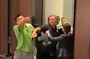 华体会官网-体育界人气球员赛后互动，球迷大呼过瘾