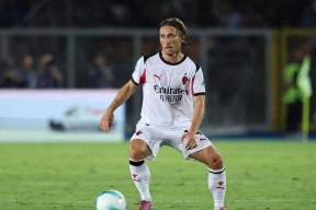 华体会官网-巴萨险胜曼城，莫德里奇补时绝平意甲