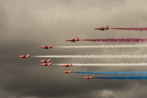 华体会网址-黄金燃烧的瞬间，冷静雷霆如何被蜂群的三分雨彻底点燃？